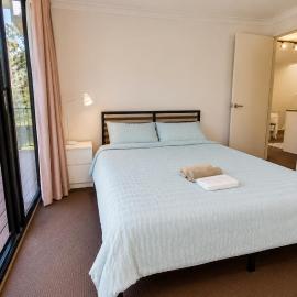 Private 1-Bedroom Lower-Level Unit, Self Check-in, Hotel in Riverview