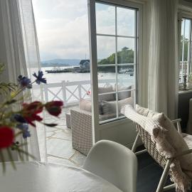 Idyllic cabin on the waterfront with boat rental