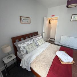 The Landmark Comfy 2BR 2BATH Home Sleeps 5 in Rugby, hotel a Rugby