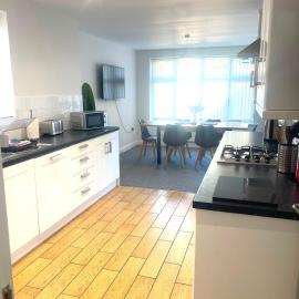 Spacious airy modern private detached house