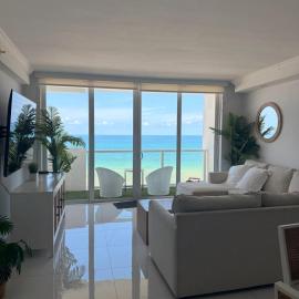 Beachfront Miami Beach Condo, Ocean View & Valet Parking, Hotel in Miami Beach