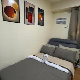 Modern Minimalist Studio Condo, hotell sihtkohas Gun-ob