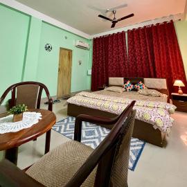 Mugdho - Spacious 2 Bedroom Abode with AC, Wi-Fi and Terrace, Hotel in Tezpur