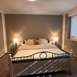 Ferienwohnung EG, готель у місті Грефенгайніхен