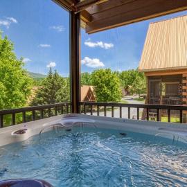 Cozy Log Cabin, hot tub, pool table, pool access