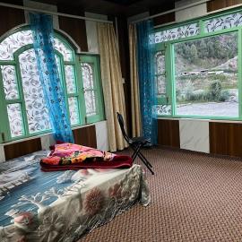 M K River Breeze Guest House Gurez, hotel in Wāmpor