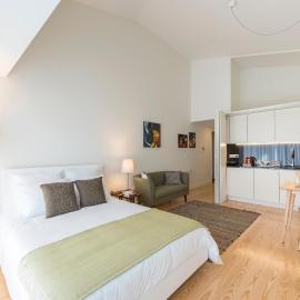 Bright Downtown Apartment