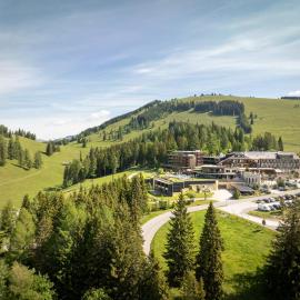 Almwellness Hotel Pierer, hotel en Fladnitz an der Teichalm