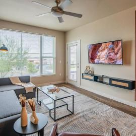 Group-Friendly Apt with Pool Gym Parking WD Balcony