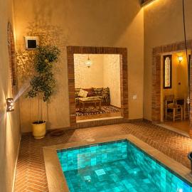 Hiking Nomads Guesthouse, hotel u gradu Tamellalt