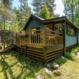 Summer cottage by a peaceful lake, hotel i Örebro