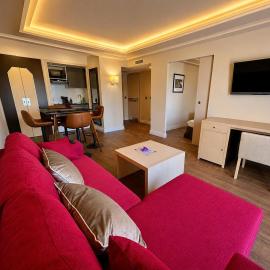 T2 terrasse, piscine, vue golf, proche Montpellier, hôtel à Juvignac