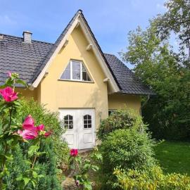 2 private rooms in a beautiful house, Private bathroom