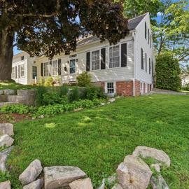 Mystic Riverfront Captain's Home, hotel in Groton