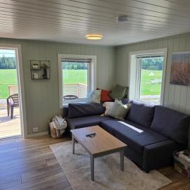 Newly renovated holiday home near Grimstad and Kristiansand zoo, hotel in Grimstad