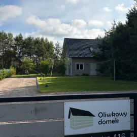 KASZUBY Oliwkowy domek Niesiołowice na Kaszubach Balia z Jacuzzi Jeziora lasy, hotel in Niesiołowice