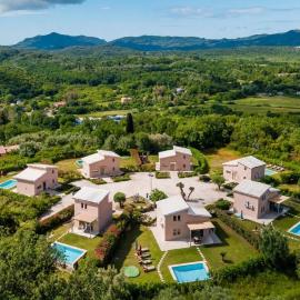 Villas EPTA KARPI Complex of 7 Luxury Villas, hotel em Skriperón