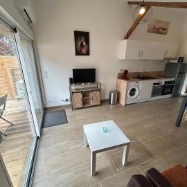 Gite chaleureux et accueillant au Kara Ranch, Hotel in Saugnac-et-Cambran