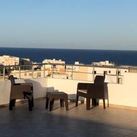 PENTHOUSE familial avec vue époustouflante, hotel in Chott Meriem