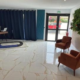 Hôtel LF Chambre Deluxe N12, Hotel in Canet-en-Roussillon