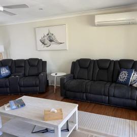 Entire home in a quiet location close, a stones throw from Lake Mac