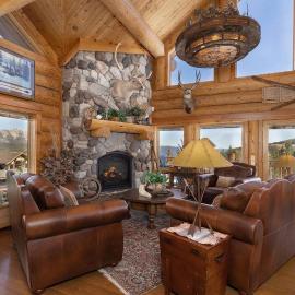 Exclusive Mountain Lodge with Private Hot Tub، فندق في بيغ سكاي