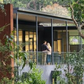 The Masked Owl Retreat، فندق في Forrest