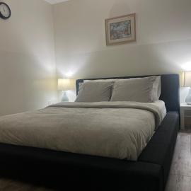 budget friendly home, hotel a Surrey