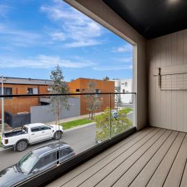 Stylish 3-Bedroom Townhouse Near Shops & Parks, hotel in Point Cook