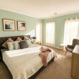 Private 1BR Retreat with Ensuite & Kitchenette