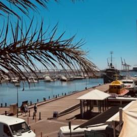 Elegant Waterfront Retreat Harbour & River Views, hotell i Williamstown