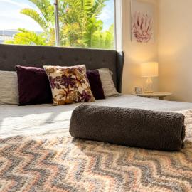 Stylish 4BR Lyndhurst Home Shops & Golf Nearby