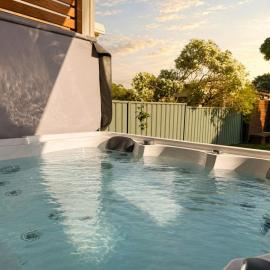 Wollongong Family Home with Jacuzzi & Garden