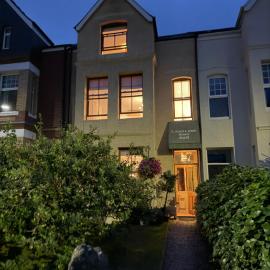 Langland Road B&B, hotel v destinaci The Mumbles