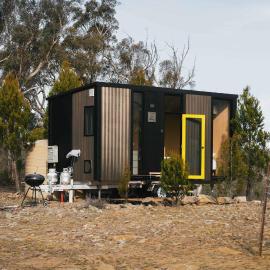Raya and Aiden Farm House by Tiny Away, hotel in Cooma