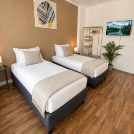 Gemütliches Apartment mit 2 Schlafzimmer, bequemen Boxspringbetten, Essbereich, Balkon, Self Check-in