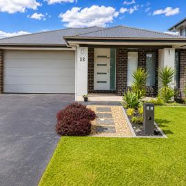 4 Bedrooms Home