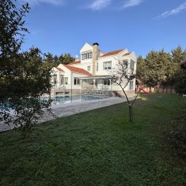 White House - Private Villa Garden, hotelli kohteessa Büyükçekmece