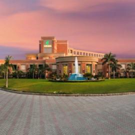 NIRVANA Luxury Hotel l Ludhiana, hotelli kohteessa Ludhiana