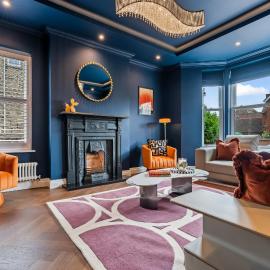Games Room, En-Suites, Private Parking & 10 Minutes from Town