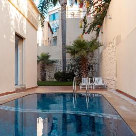 villa beachfront with pool