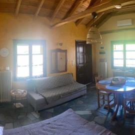 Thalatta and Oros Traditional Villa, hotell i Tiros
