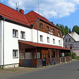 Hotel Schwarz, hotelli kohteessa Nové Hamry