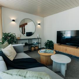 Grand Host Central Suite 1 -120 sqm Free Parking & near Congress Centre