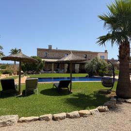 Mallorca Finca Gallo Negro Santanyi Campos, hotel in Campos