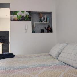 Magnifique Studio au 2ème étage, à proximité de la gare du midi!