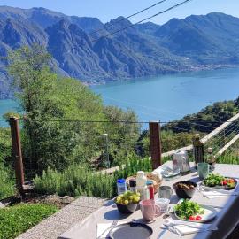 EnjoyIseoLake - Oasi Azzurra - Cosy flat with a terrace and a great view over lake and mountains, hotel Fontenóban