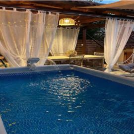 Arta Wood & Stone Traditional Villa Central Stay