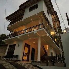 Neenfea Residence, hotell i Pelena