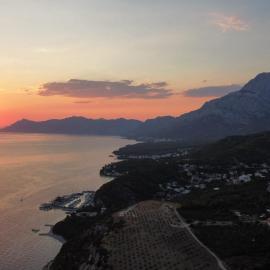 Apartments Dalmatia with private free large parking and unforgettable views, hotel i Makarska